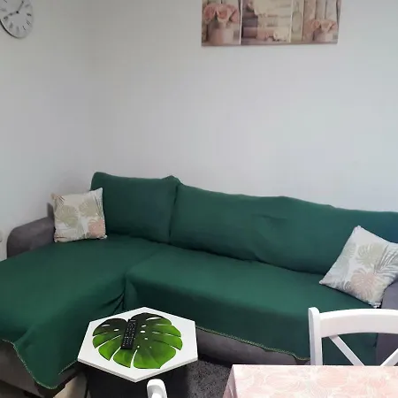 Apartment Aurora Kastelir